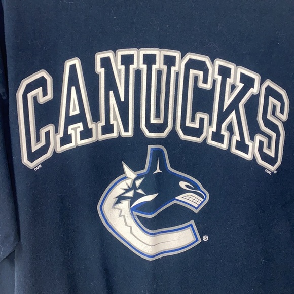 Canucks Unlicensed T-shirt - Picture 2 of 5